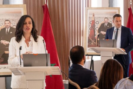 القافلة الوطنية لإزالة الكربون تحط الرحال بالداخلة لجعل الجهة مختبرا لصناعة تصديرية نظيفة وتنافسية